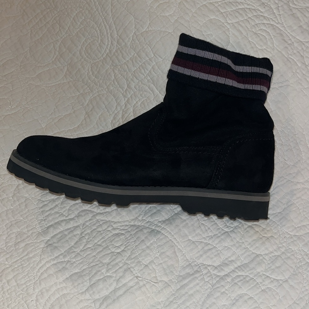 Tommy Hilfiger black suede sock boots. 9 1/2. Non slip sole, stretch cuff.